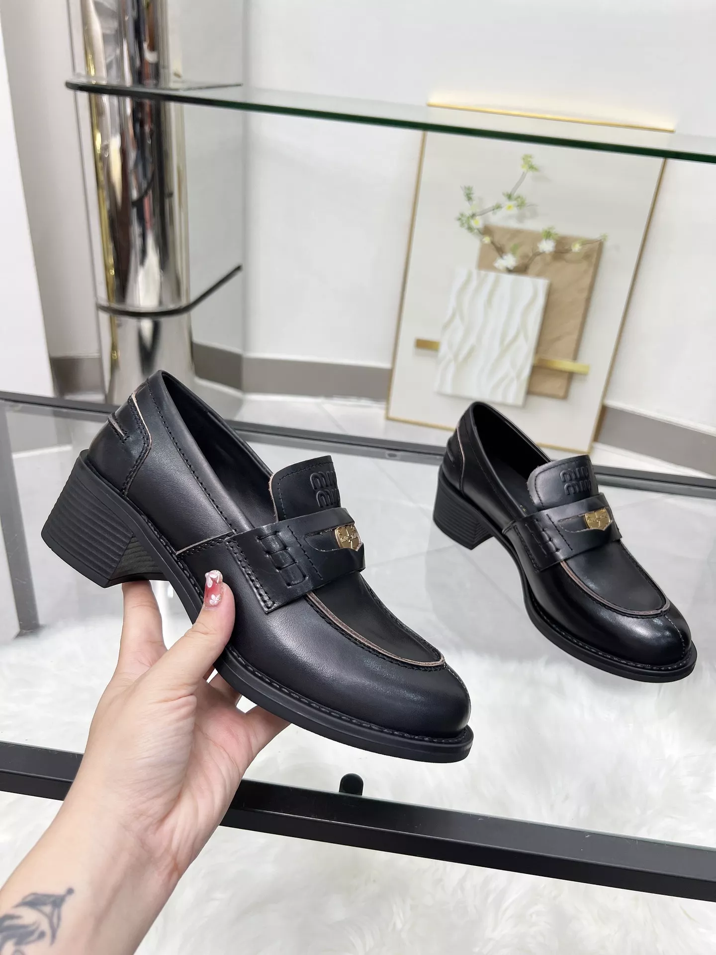 MIU MIU Leather Shoes For Women Sophisticated 9044