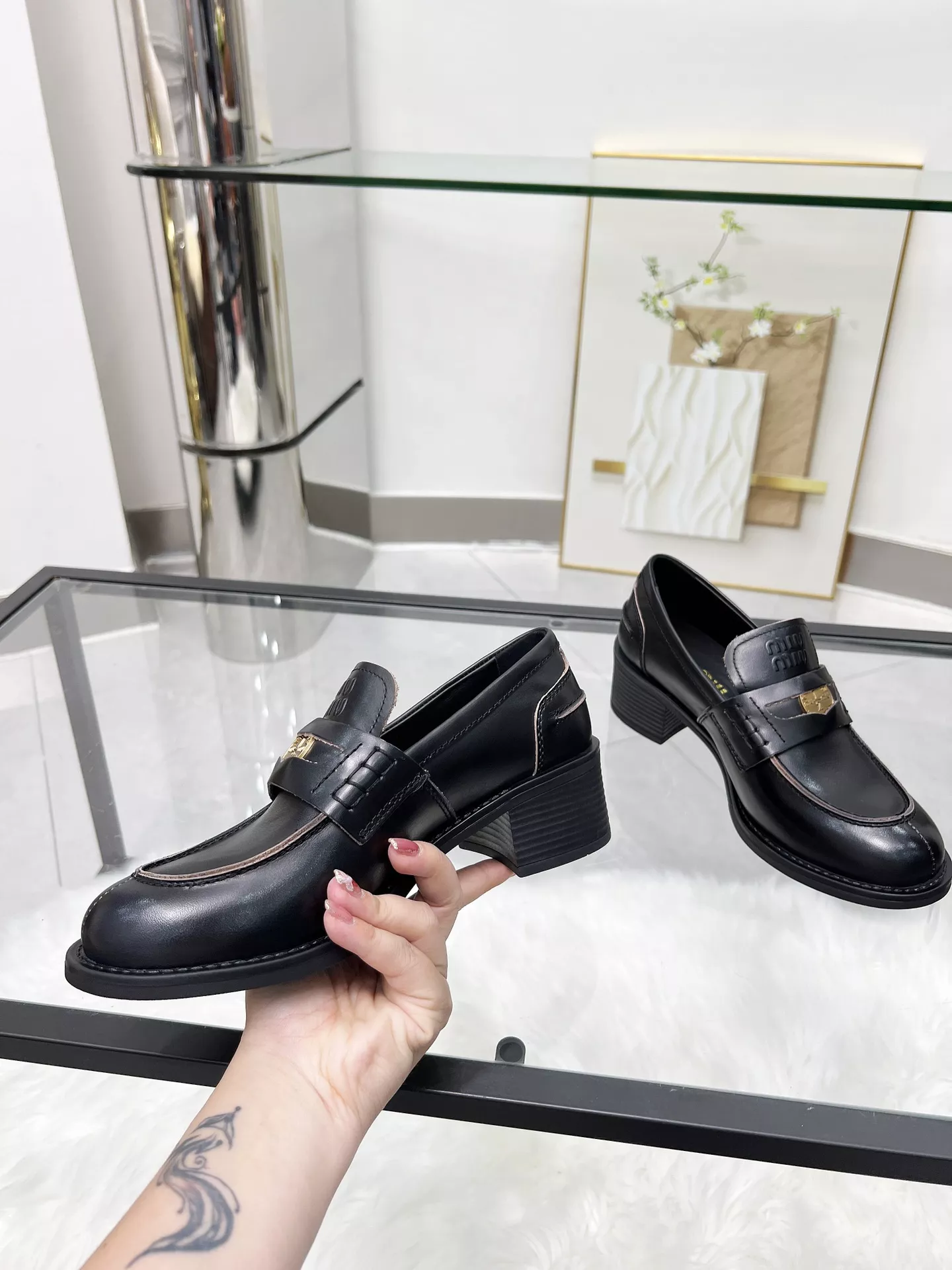 MIU MIU Leather Shoes For Women Sophisticated 9044