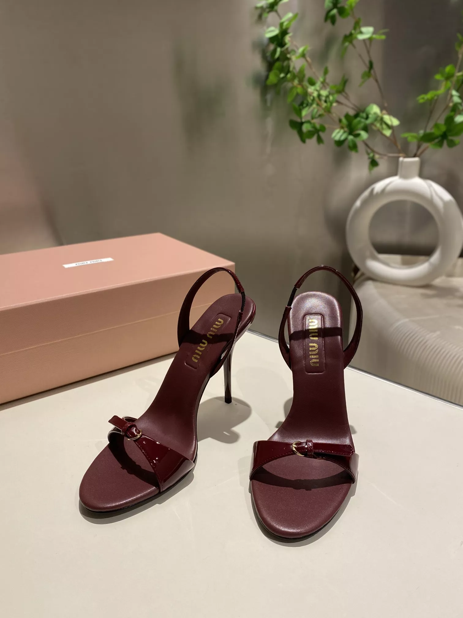 MIU MIU Sandal For Women UrbanStyle 5015