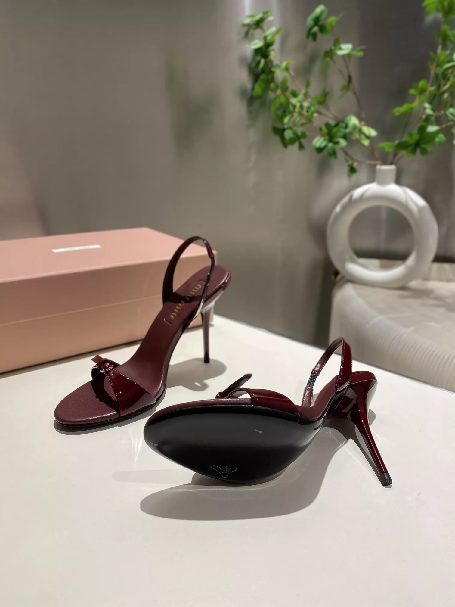MIU MIU Sandal For Women UrbanStyle 5015