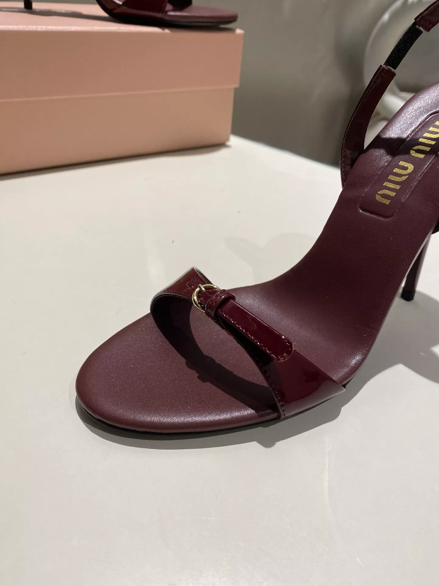 MIU MIU Sandal For Women UrbanStyle 5015