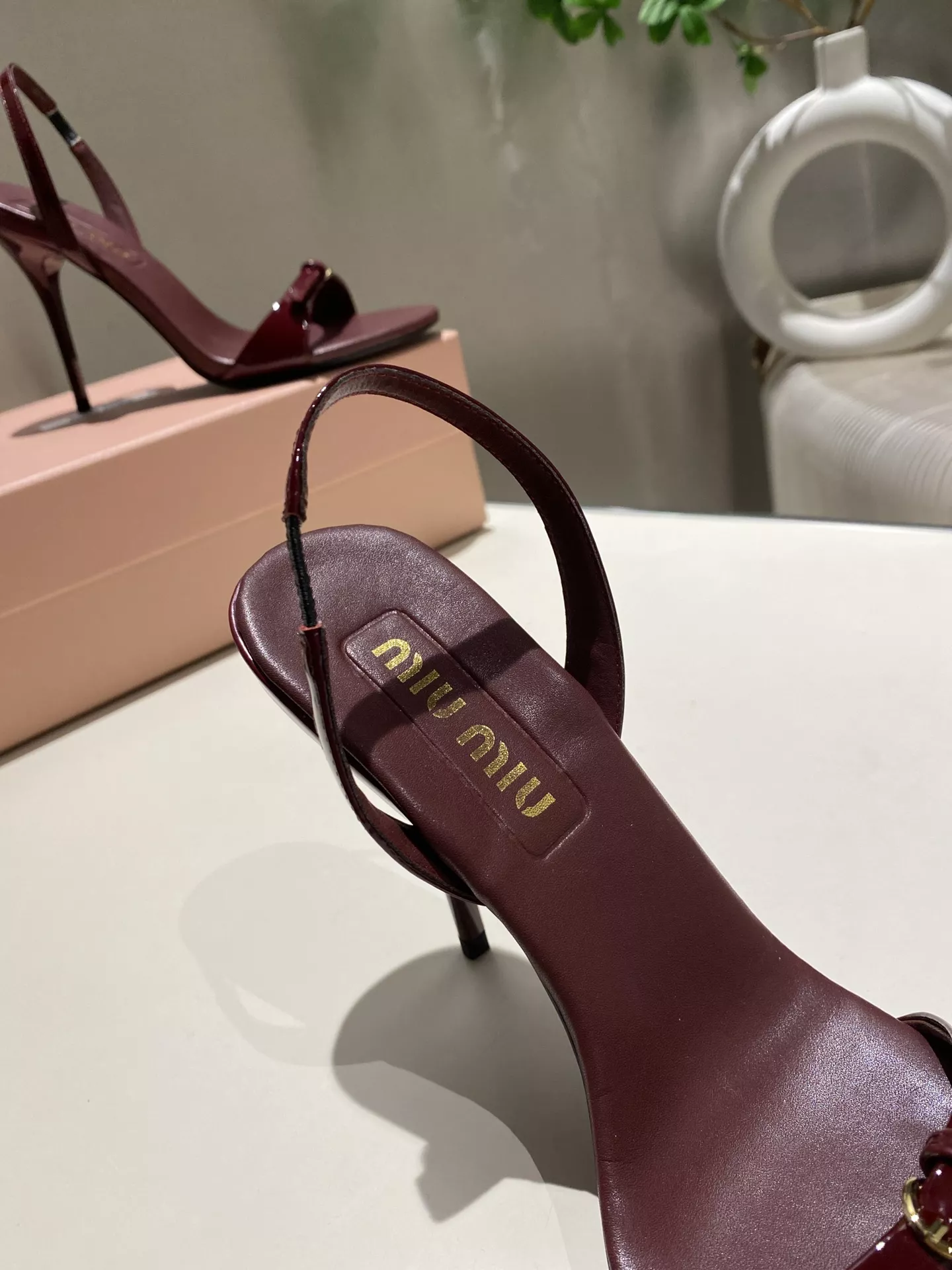 MIU MIU Sandal For Women UrbanStyle 5015