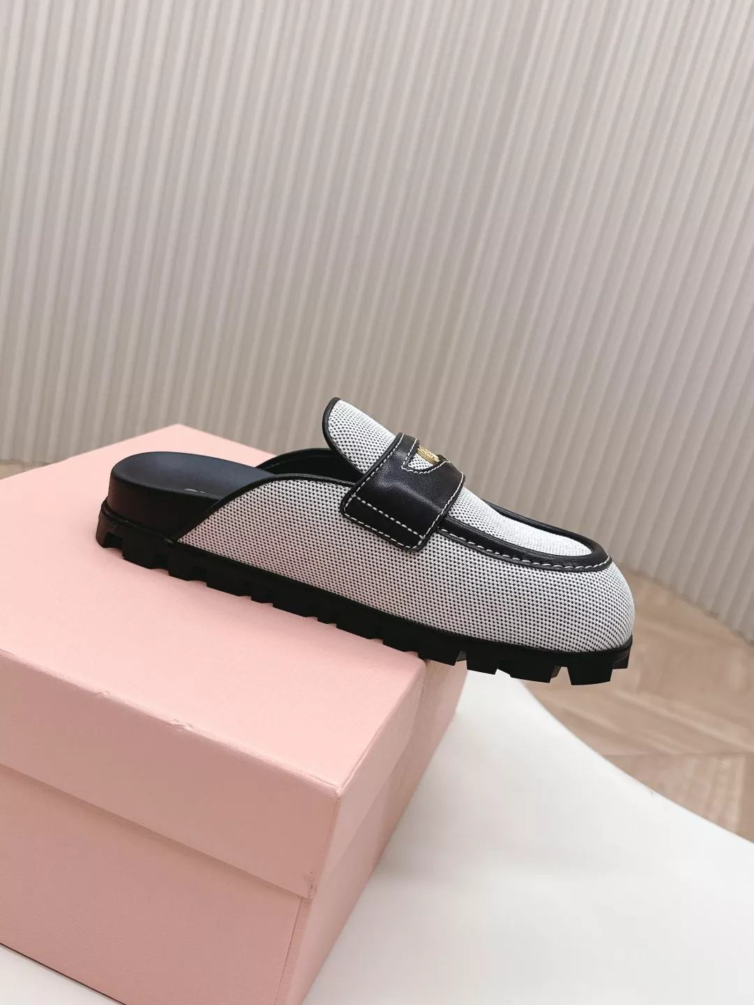 MIU MIU Slippers For Women Comfortable 1091