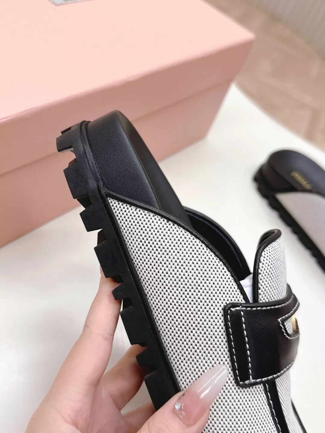 MIU MIU Slippers For Women Comfortable 1091