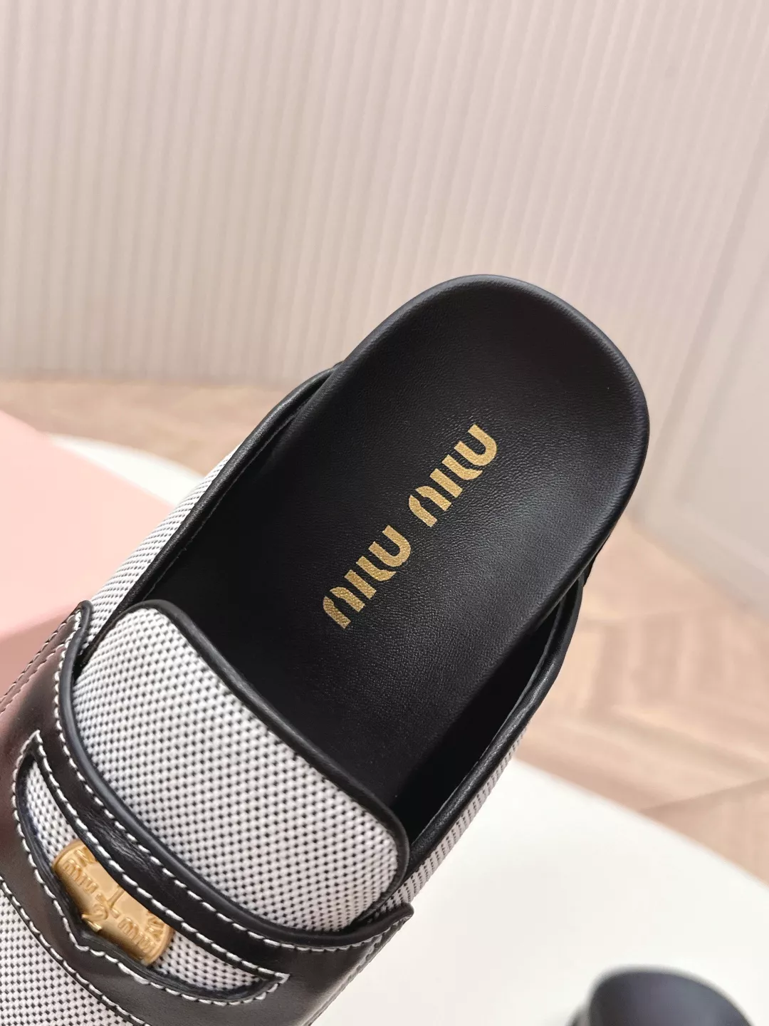 MIU MIU Slippers For Women Comfortable 1091