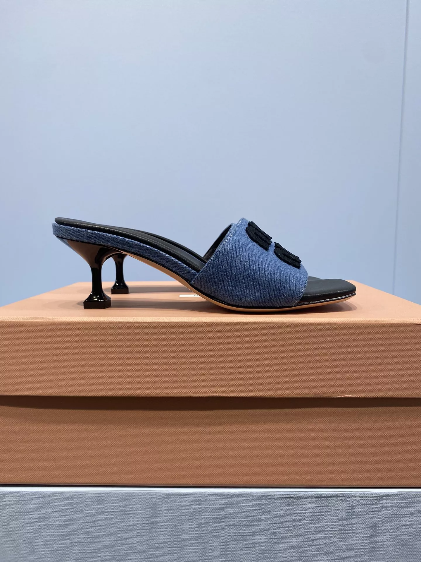 MIU MIU Slippers For Women Resilient 509