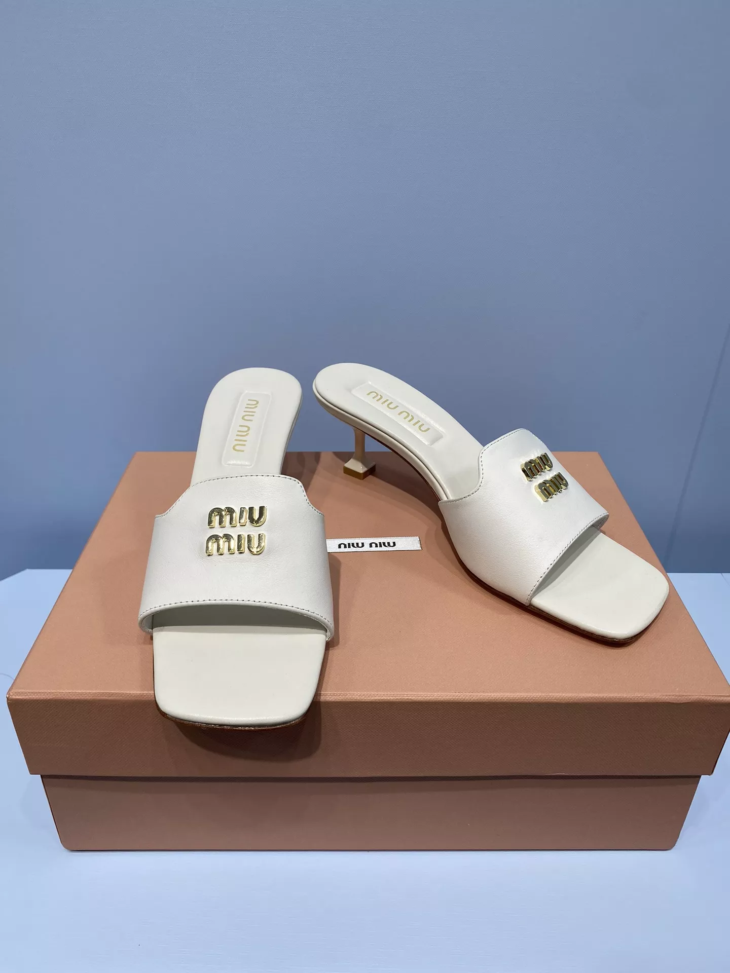 MIU MIU Slippers For Women Resilient 9921