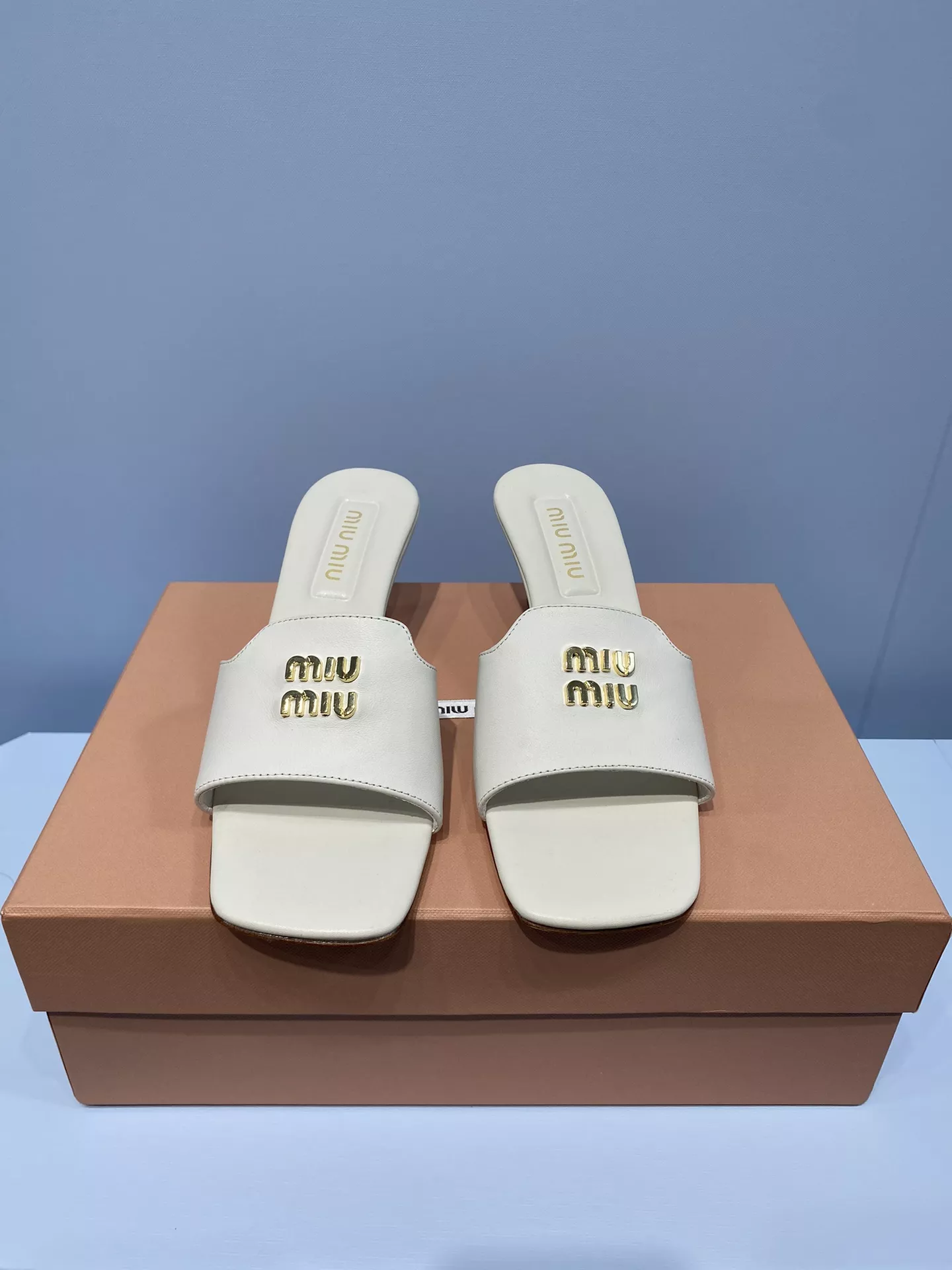 MIU MIU Slippers For Women Resilient 9921