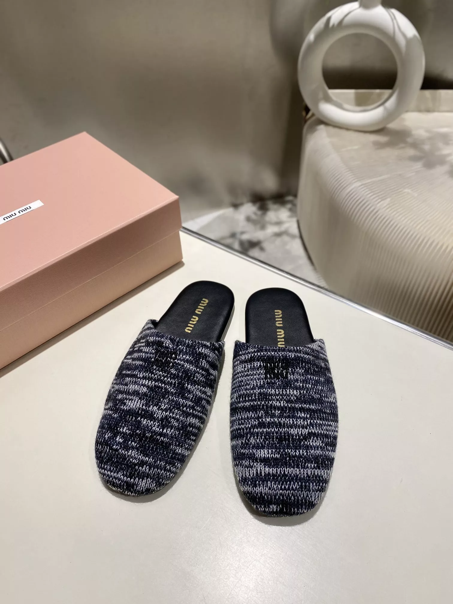 MIU MIU Slippers For Women Sophisticated 4094