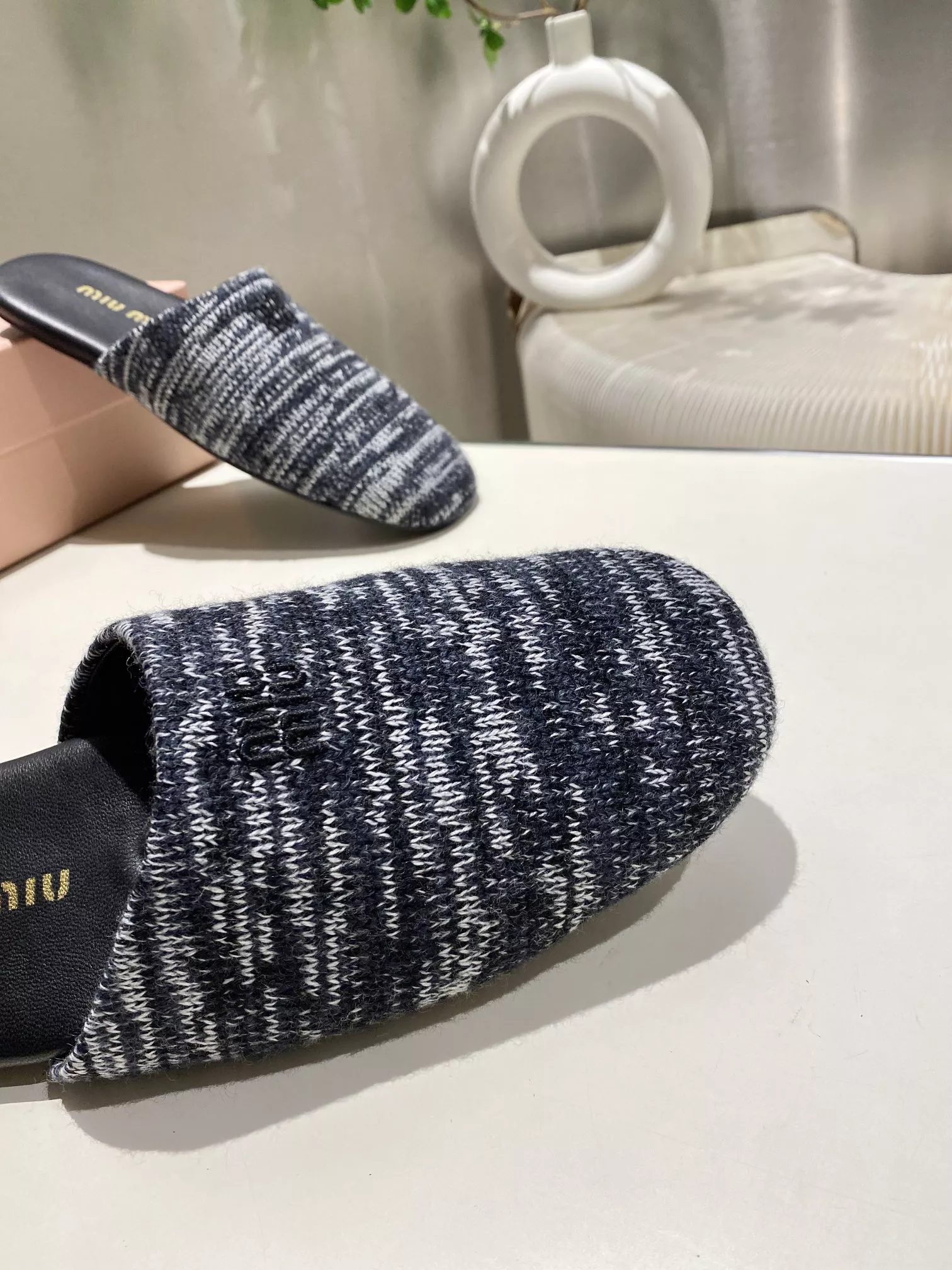 MIU MIU Slippers For Women Sophisticated 4094