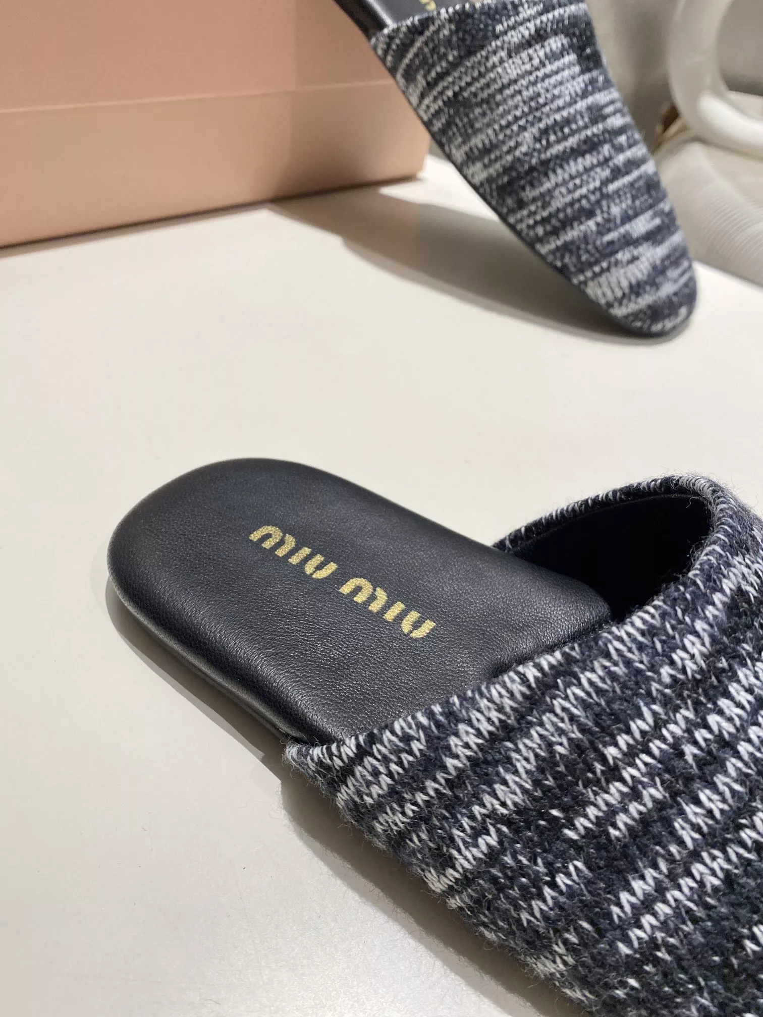 MIU MIU Slippers For Women Sophisticated 4094