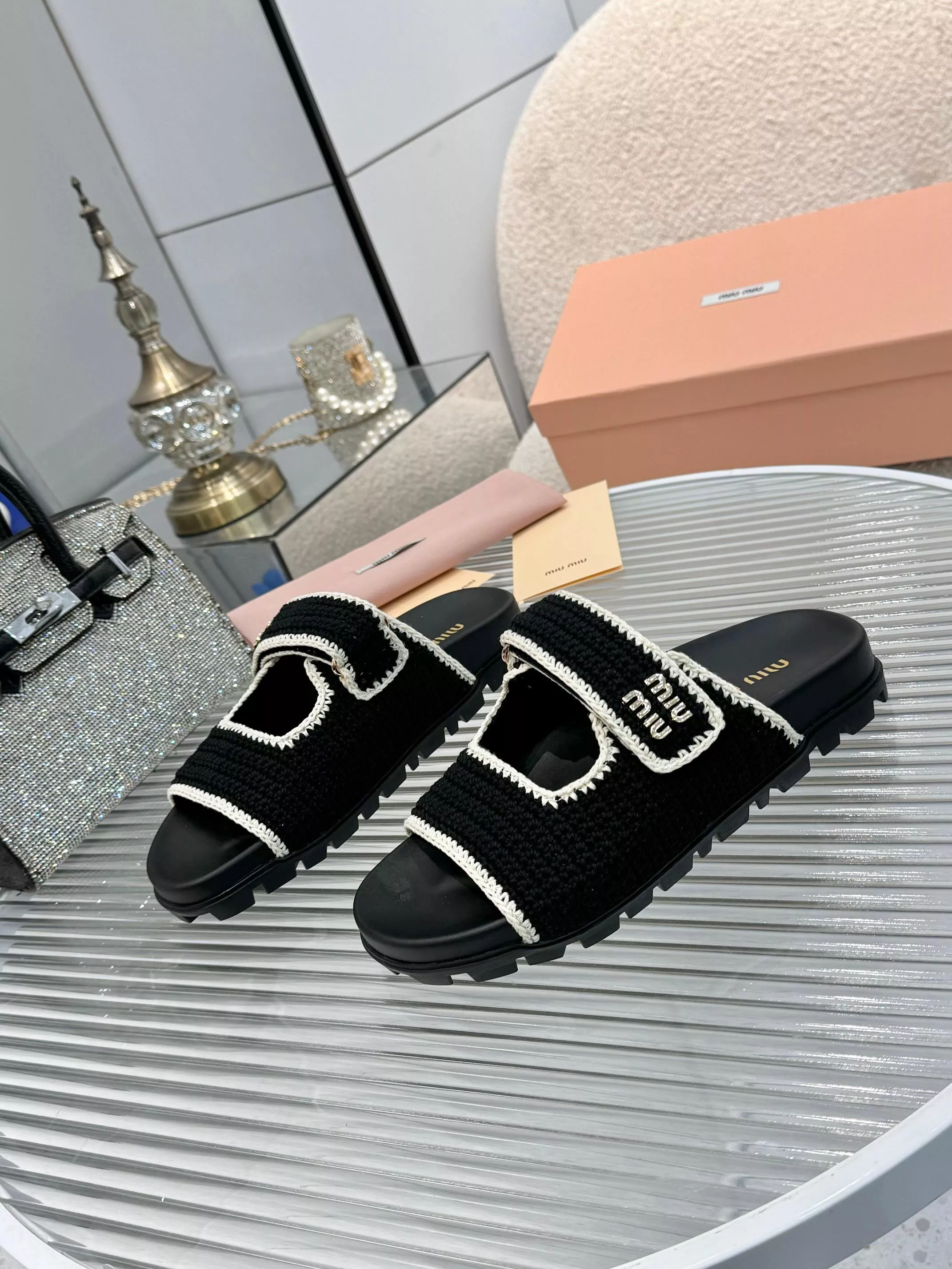 MIU MIU Slippers For Women Trendsetting 9747