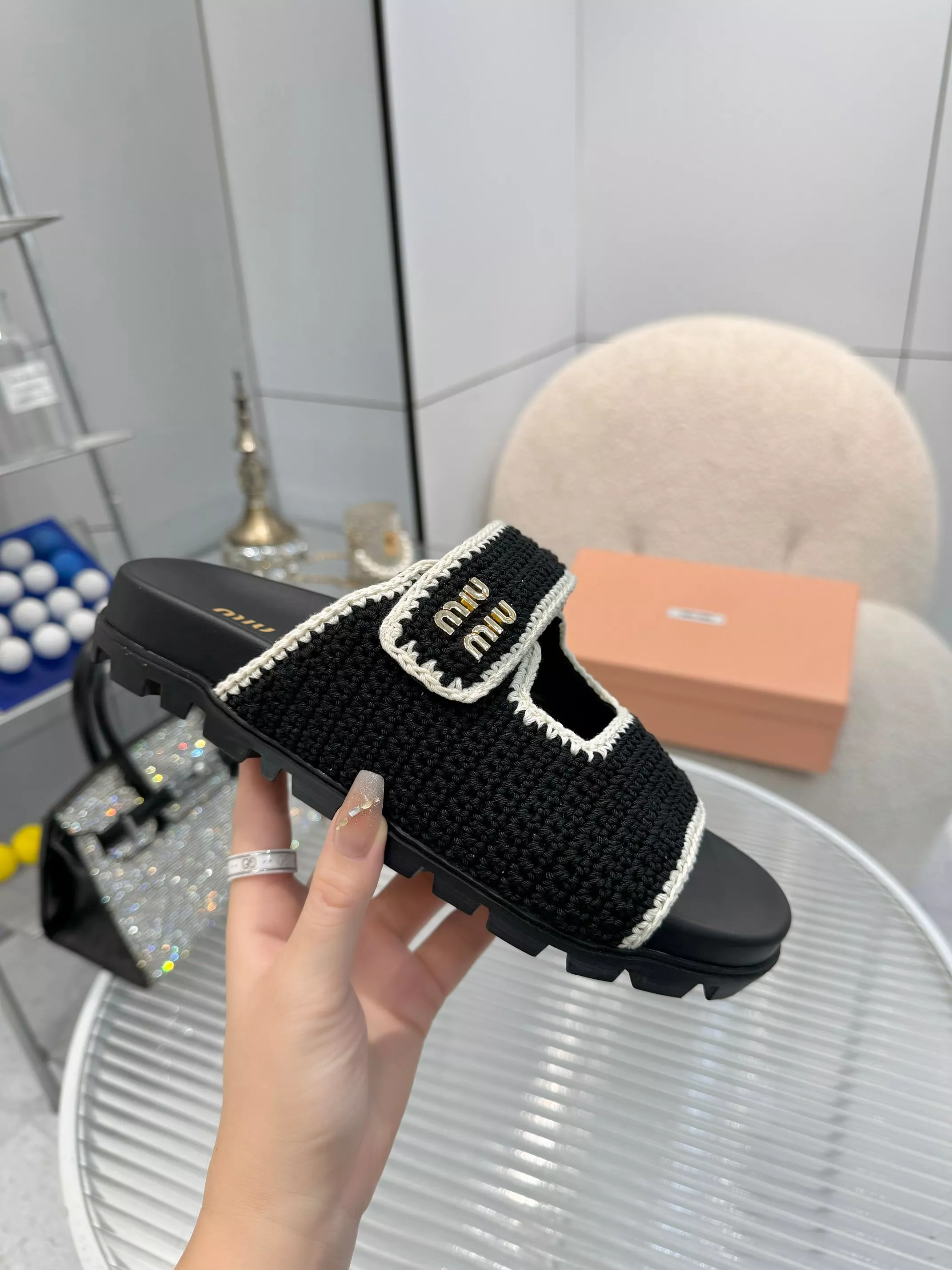 MIU MIU Slippers For Women Trendsetting 9747