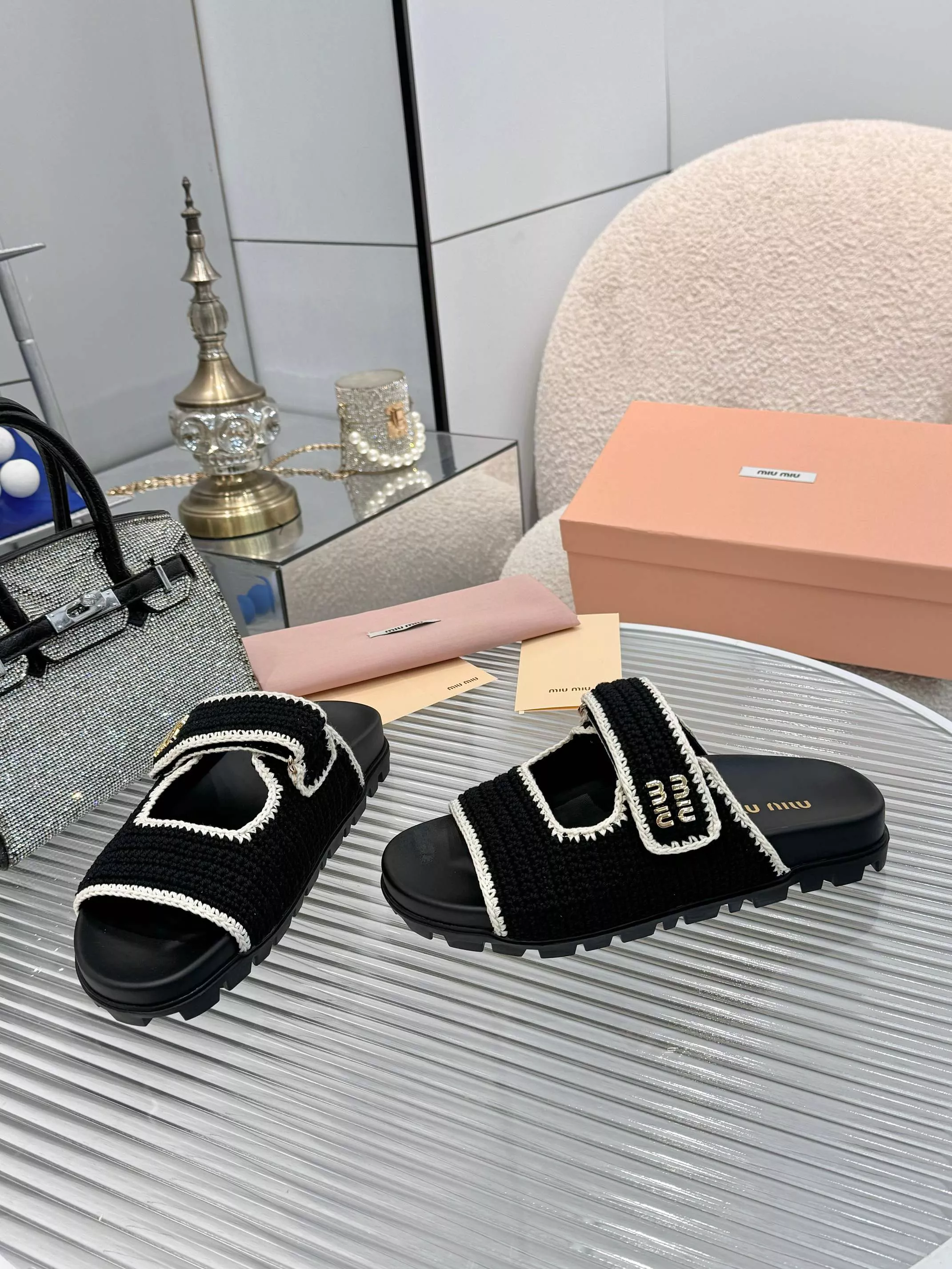 MIU MIU Slippers For Women Trendsetting 9747