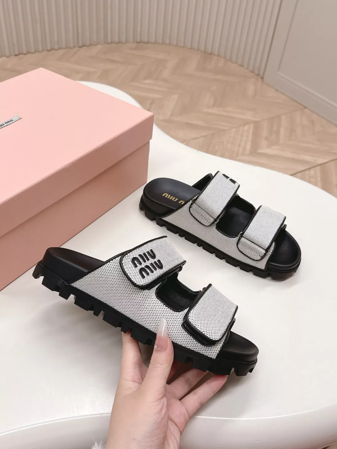 MIU MIU Slippers For Women Vibrant 1788