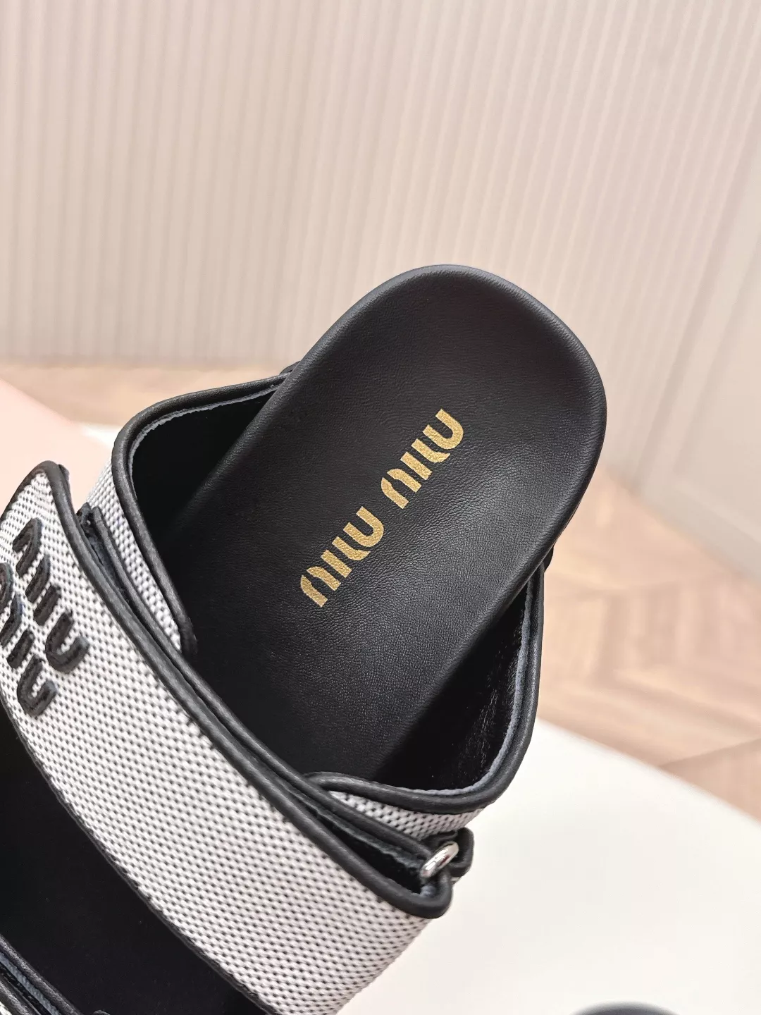 MIU MIU Slippers For Women Vibrant 1788