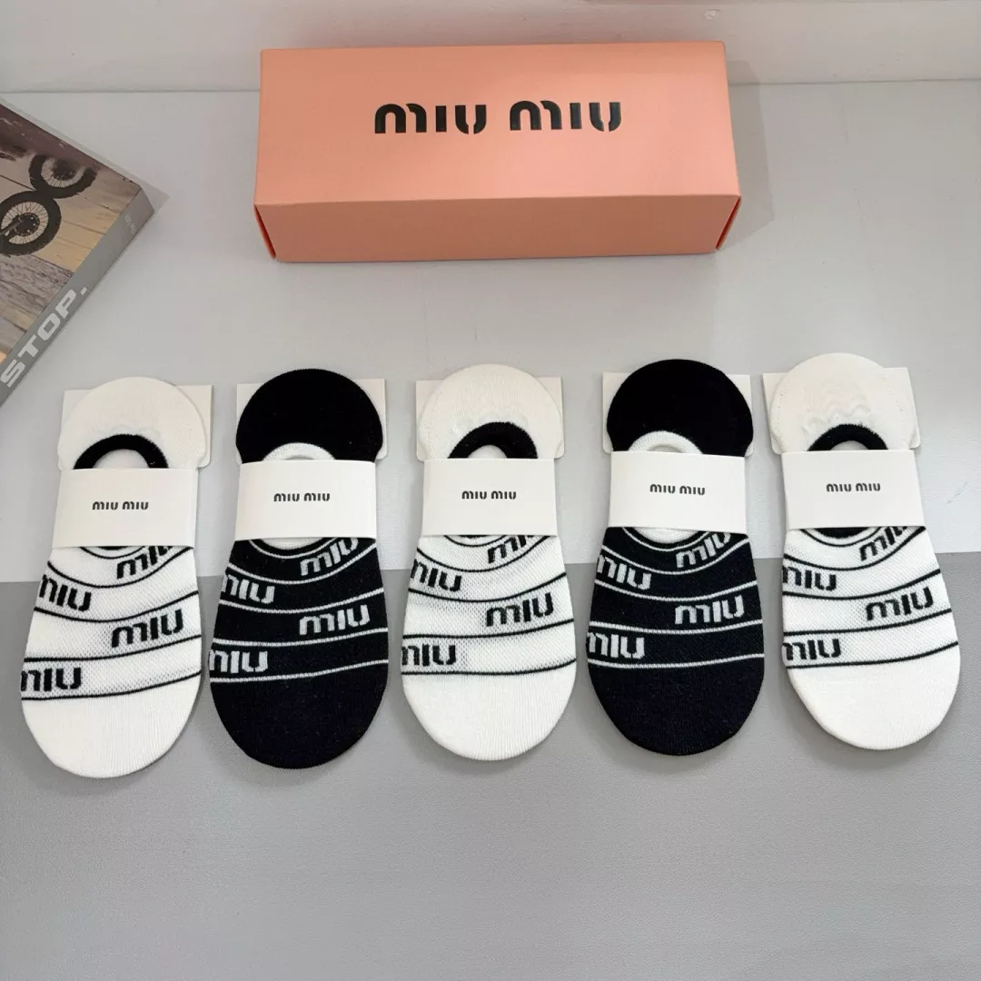MIU MIU Socks Versatile 6568