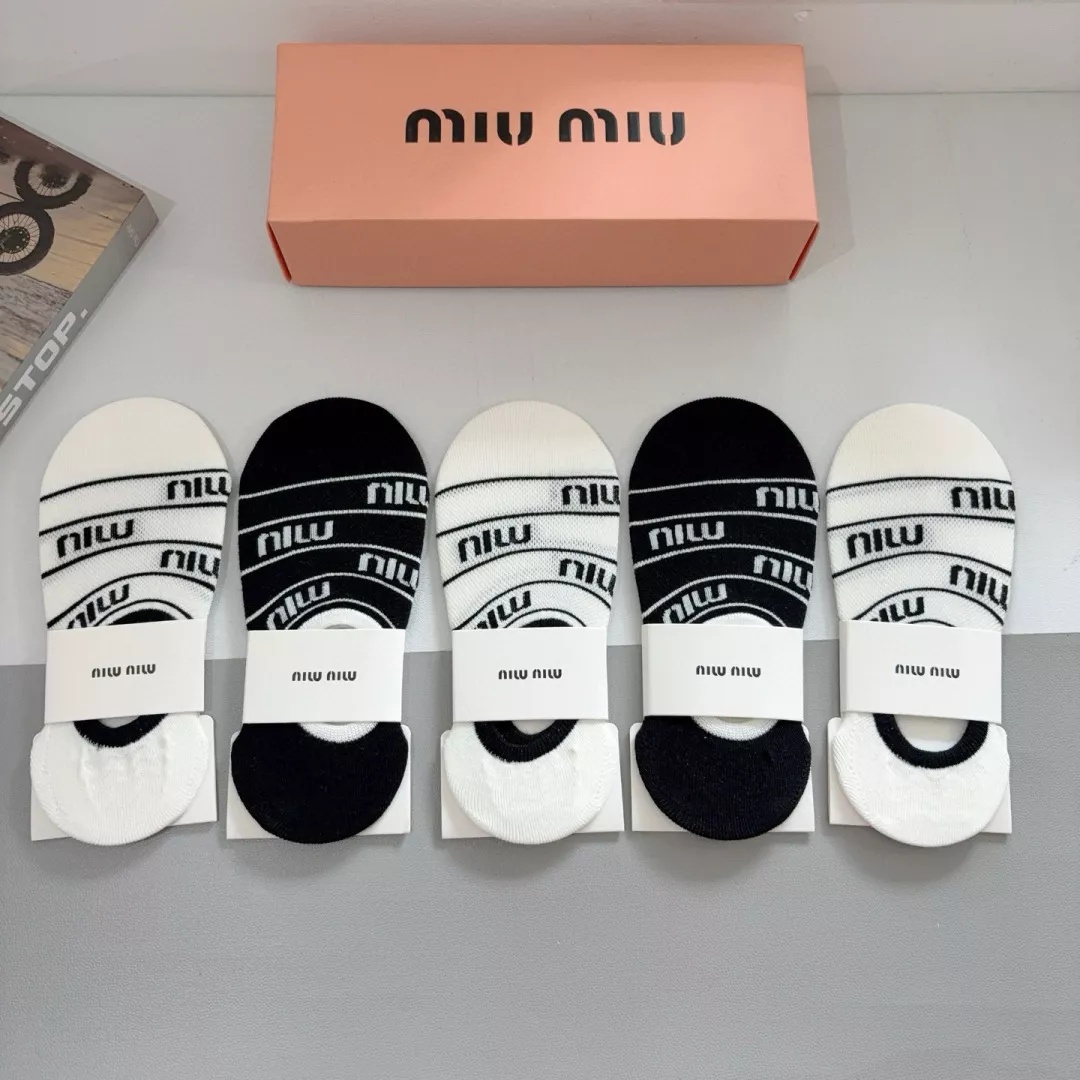 MIU MIU Socks Versatile 6568