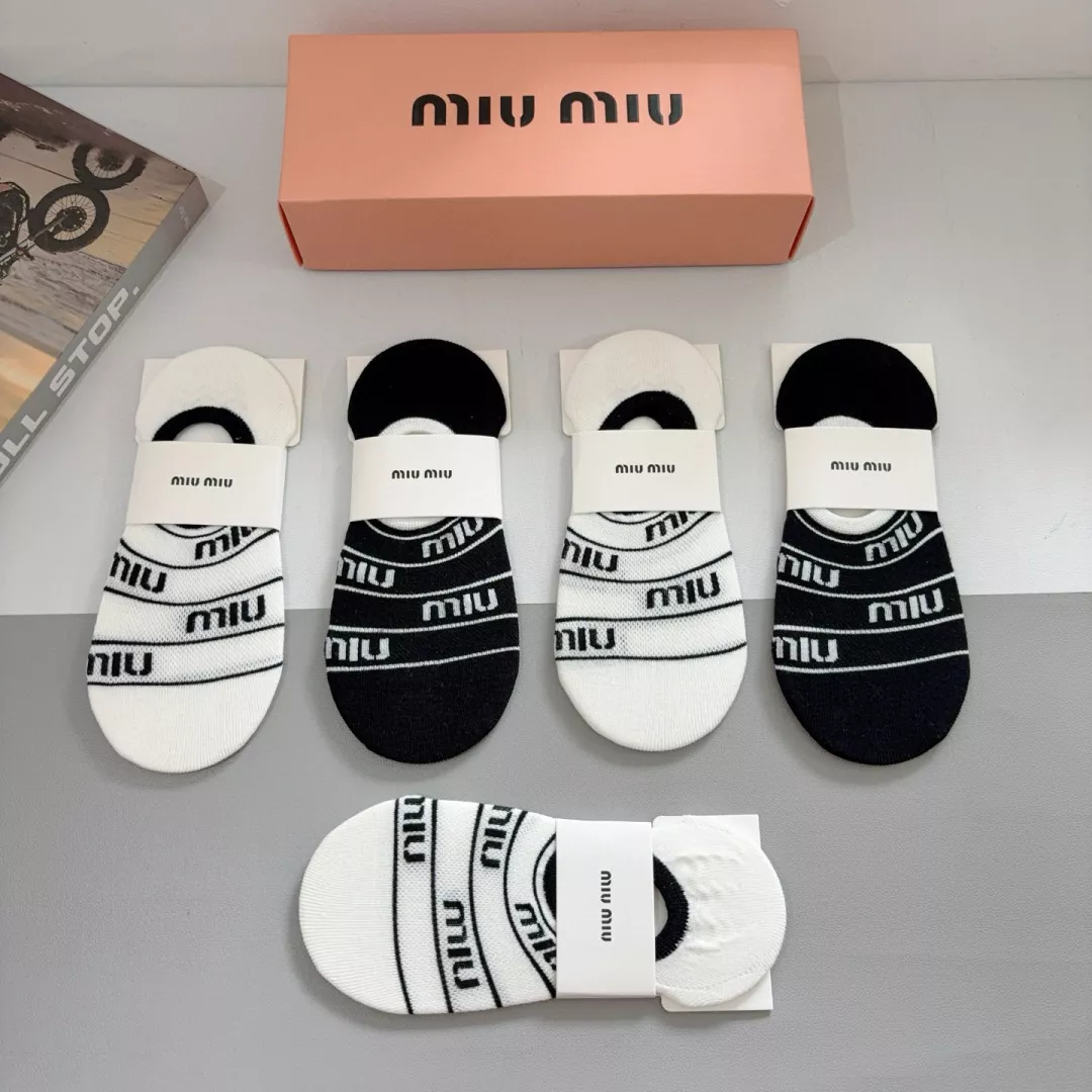 MIU MIU Socks Versatile 6568