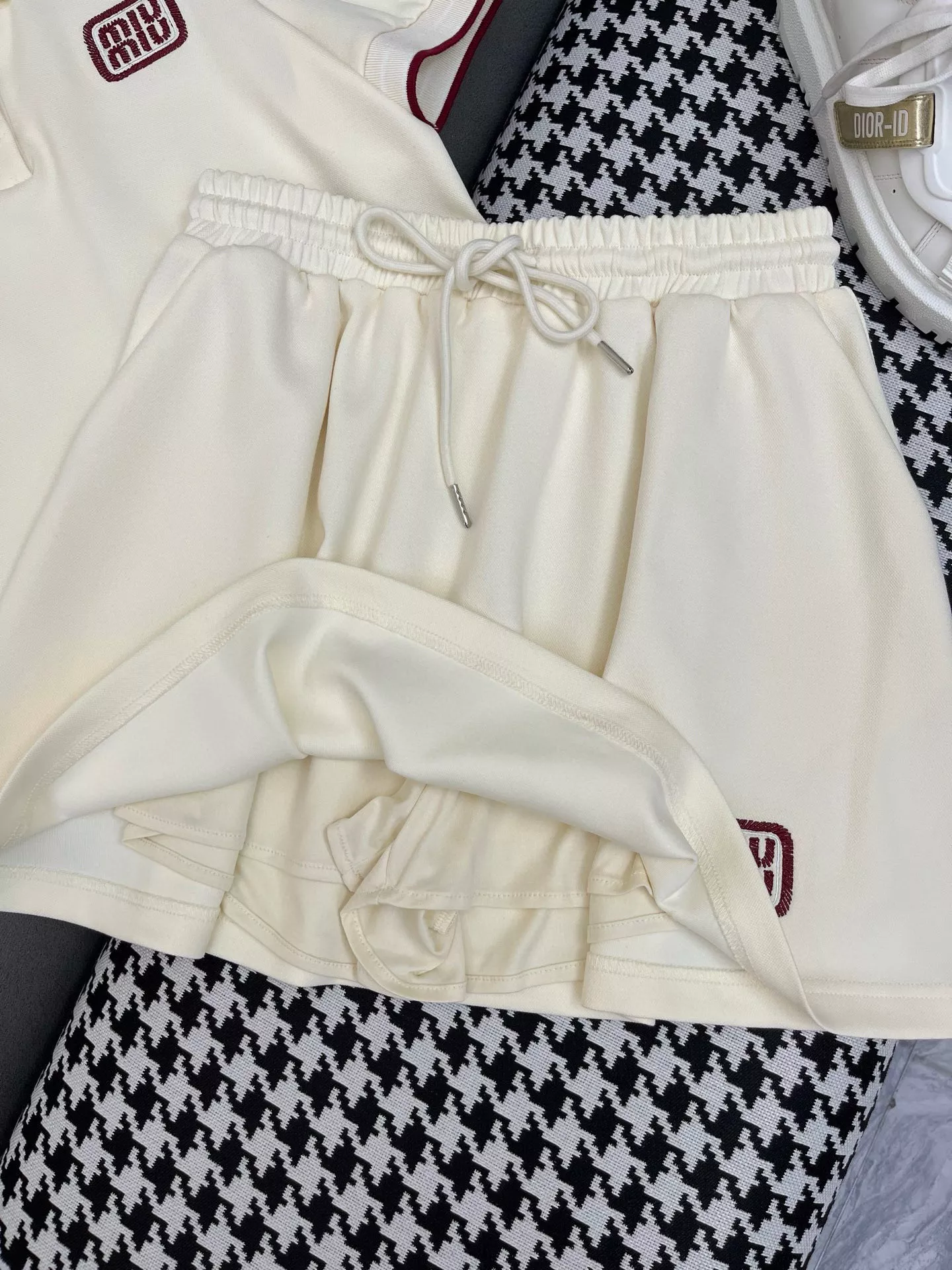 MIU MIU Tracksuits Short Sleeved For Women Durable 9127