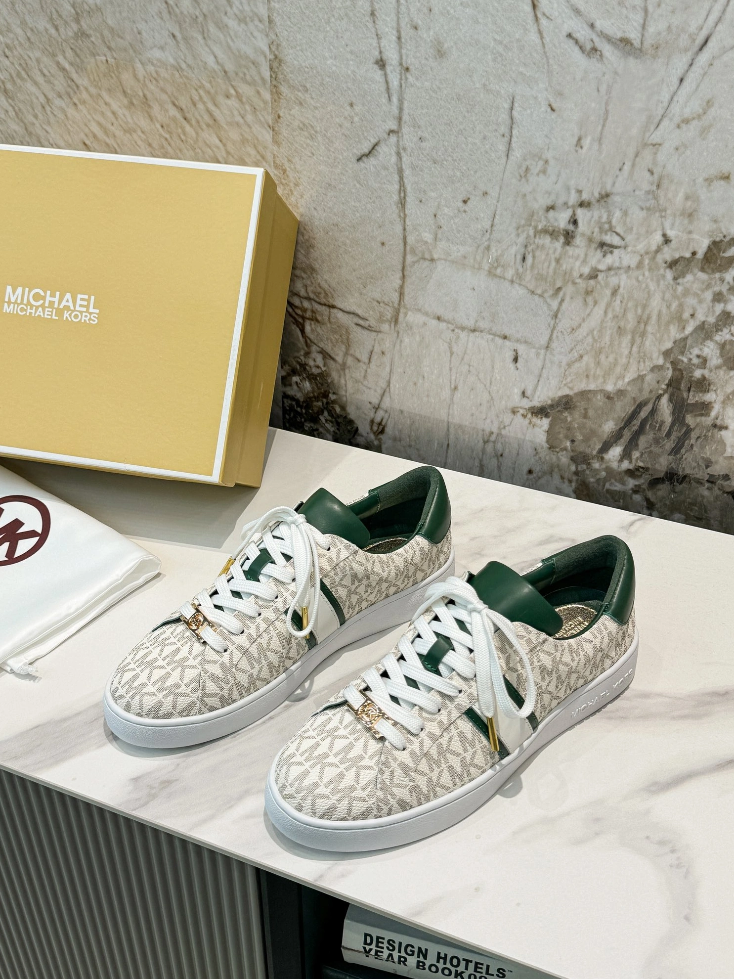 Michael Kors Casual Shoes For Women Compact 5436