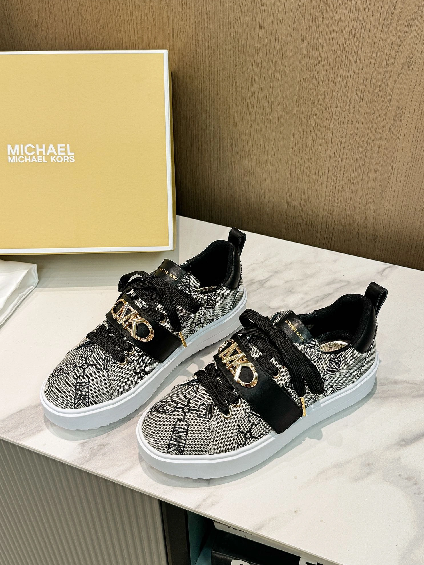 Michael Kors Casual Shoes For Women UrbanStyle 4412