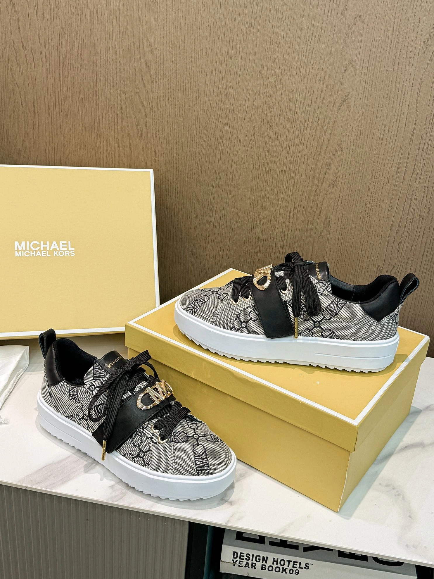 Michael Kors Casual Shoes For Women UrbanStyle 4412