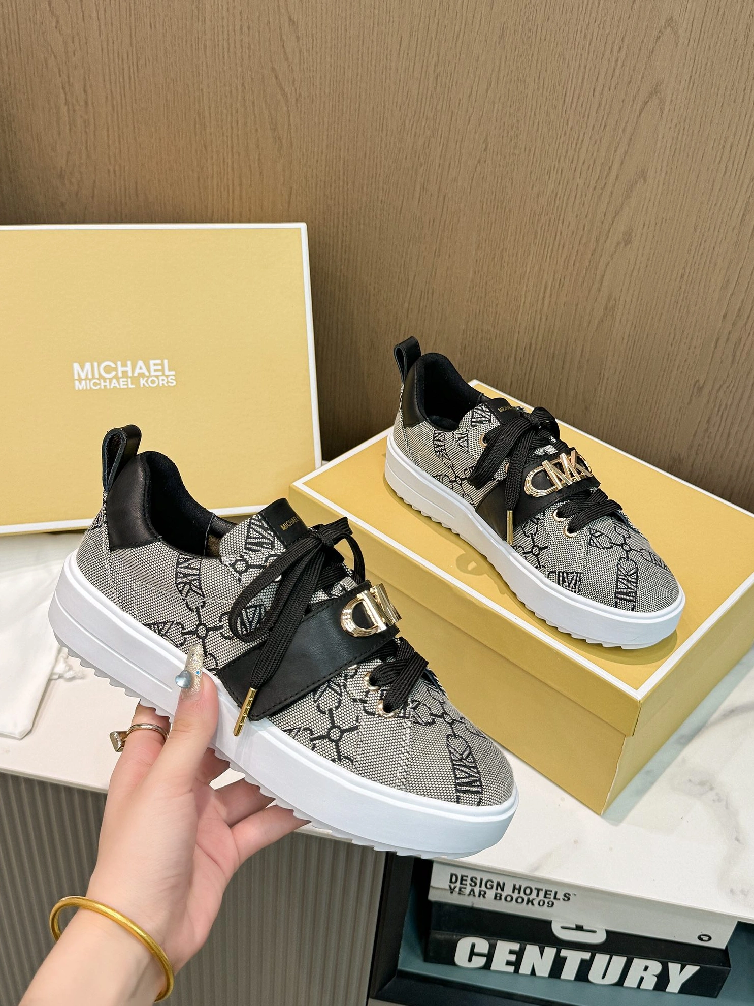 Michael Kors Casual Shoes For Women UrbanStyle 4412