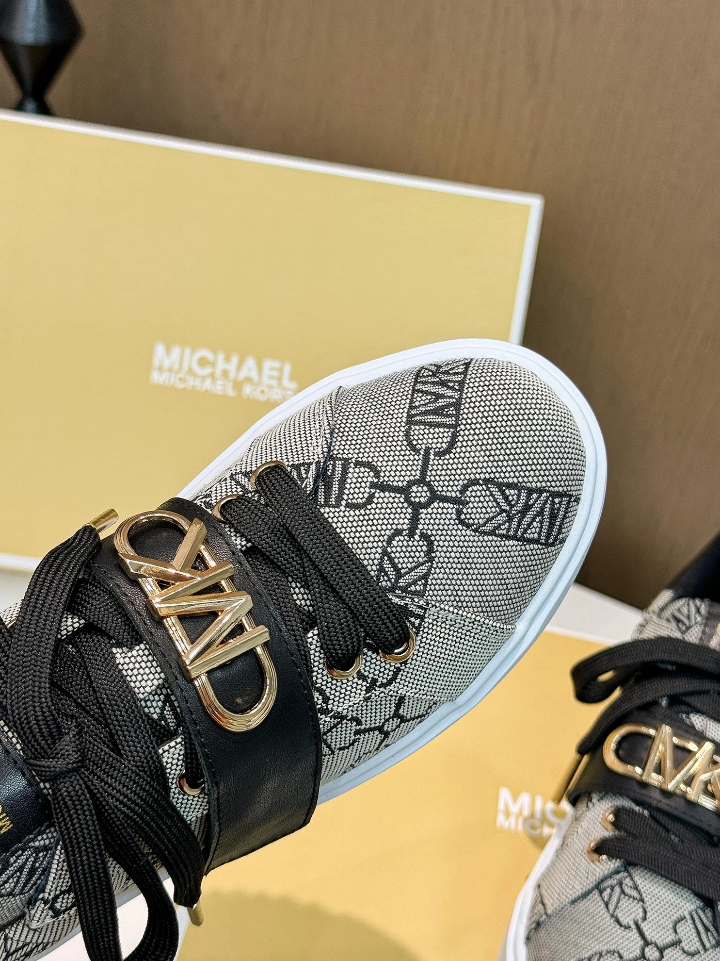 Michael Kors Casual Shoes For Women UrbanStyle 4412