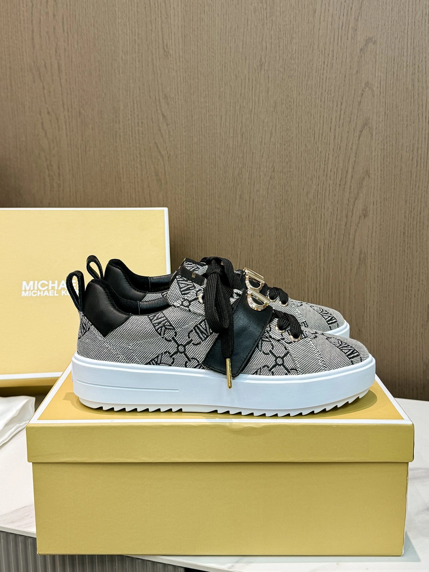 Michael Kors Casual Shoes For Women UrbanStyle 4412