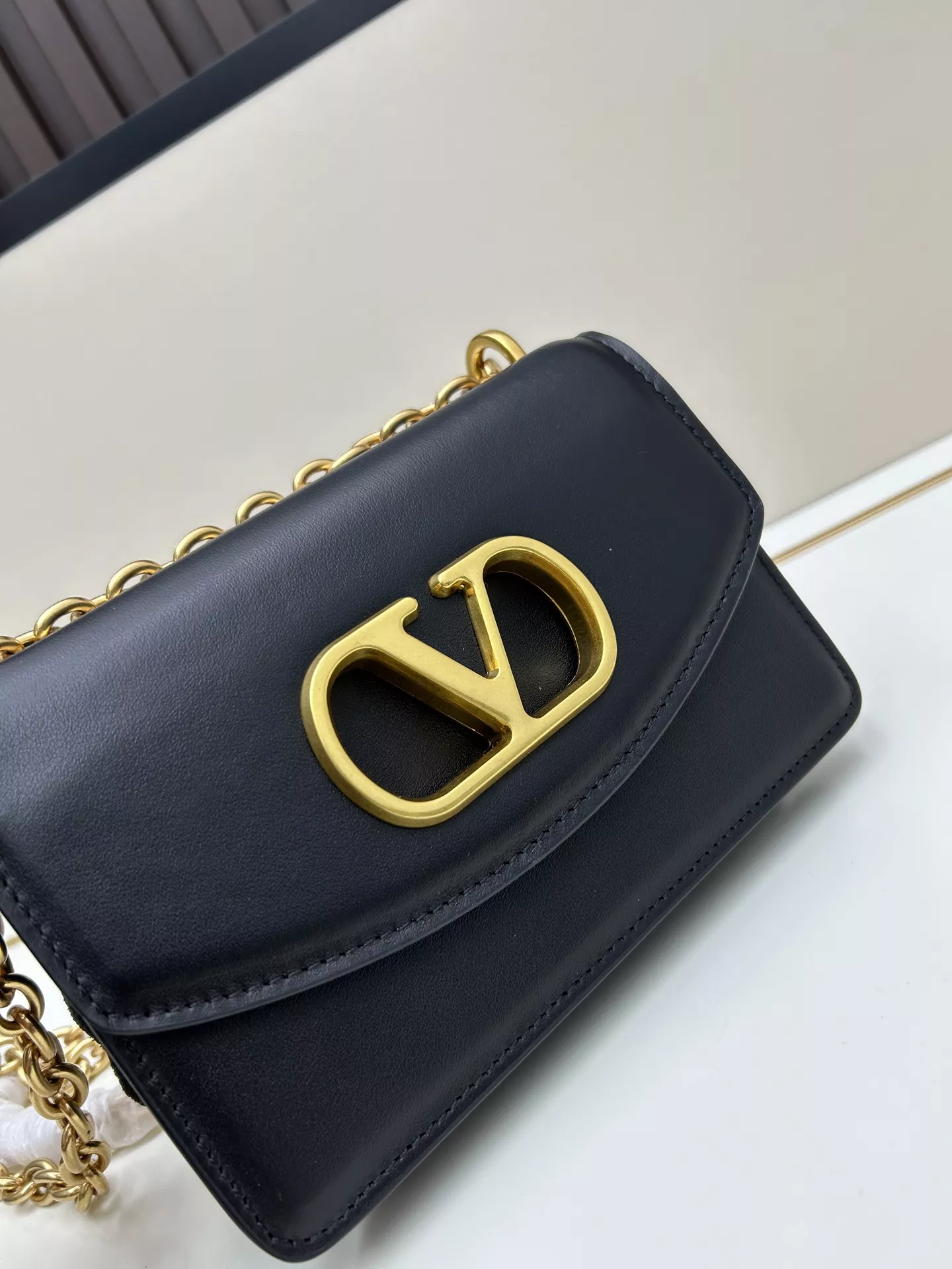 Minimalist 1126 Valentino AAA Quality Messenger Bags For Women