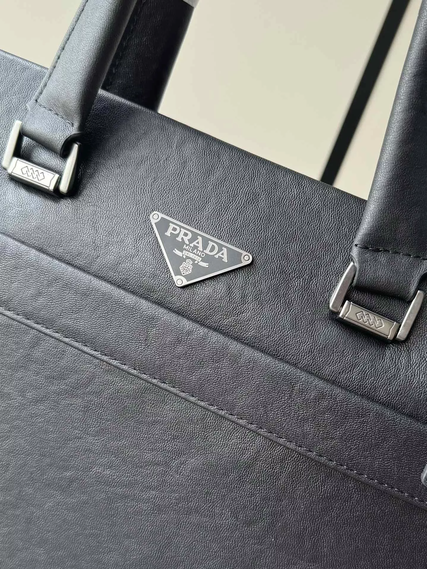 Minimalist 1299 Prada AAA Man Handbags