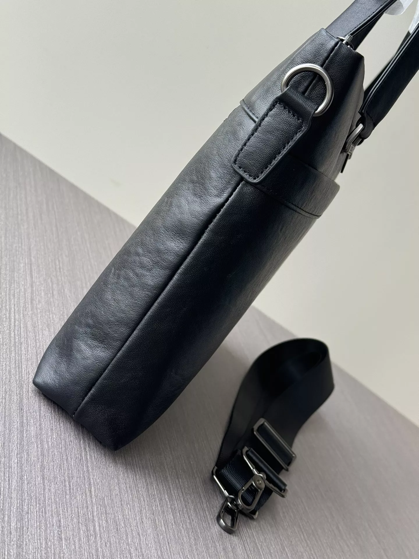 Minimalist 1299 Prada AAA Man Handbags