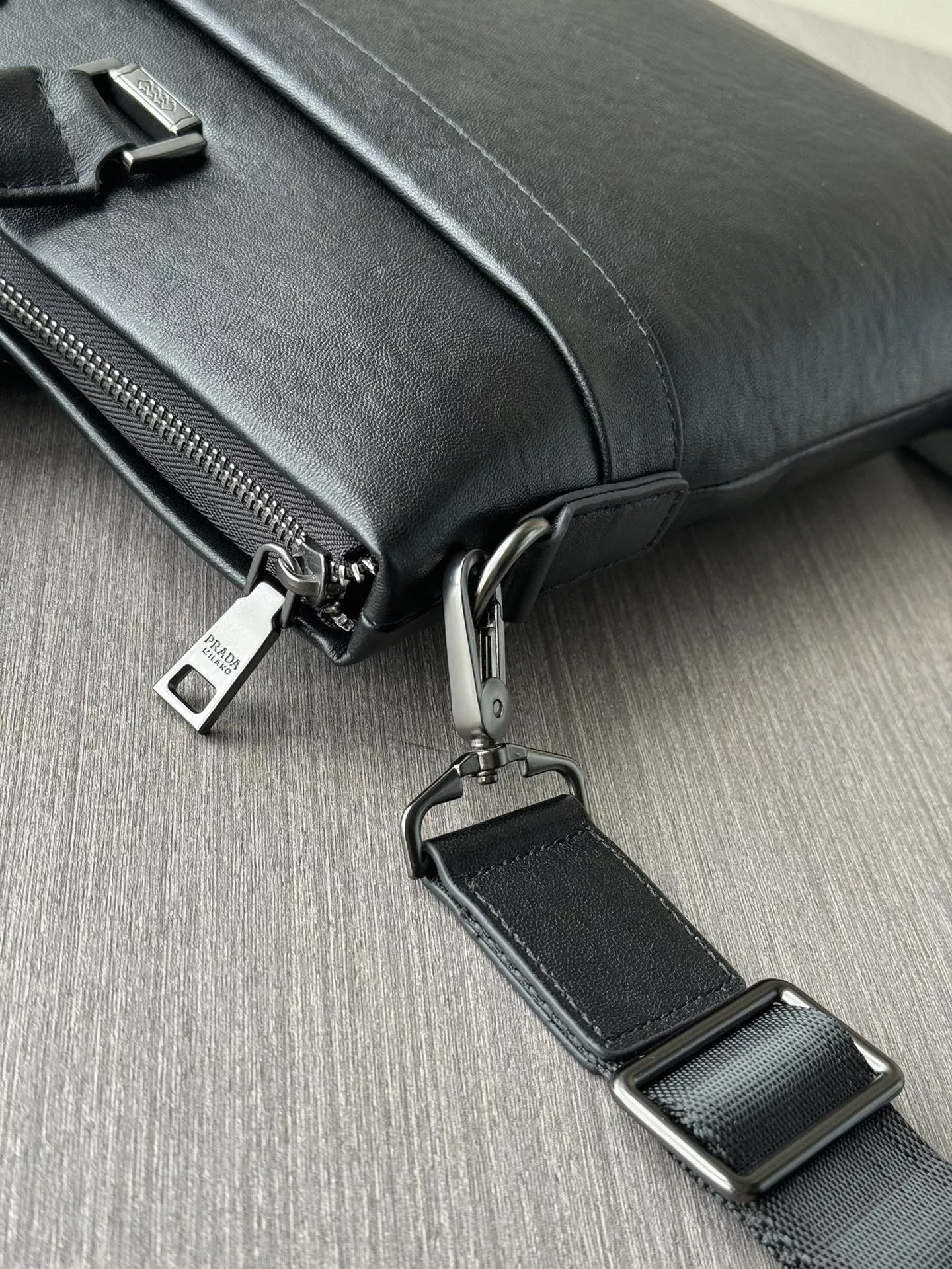 Minimalist 1299 Prada AAA Man Handbags