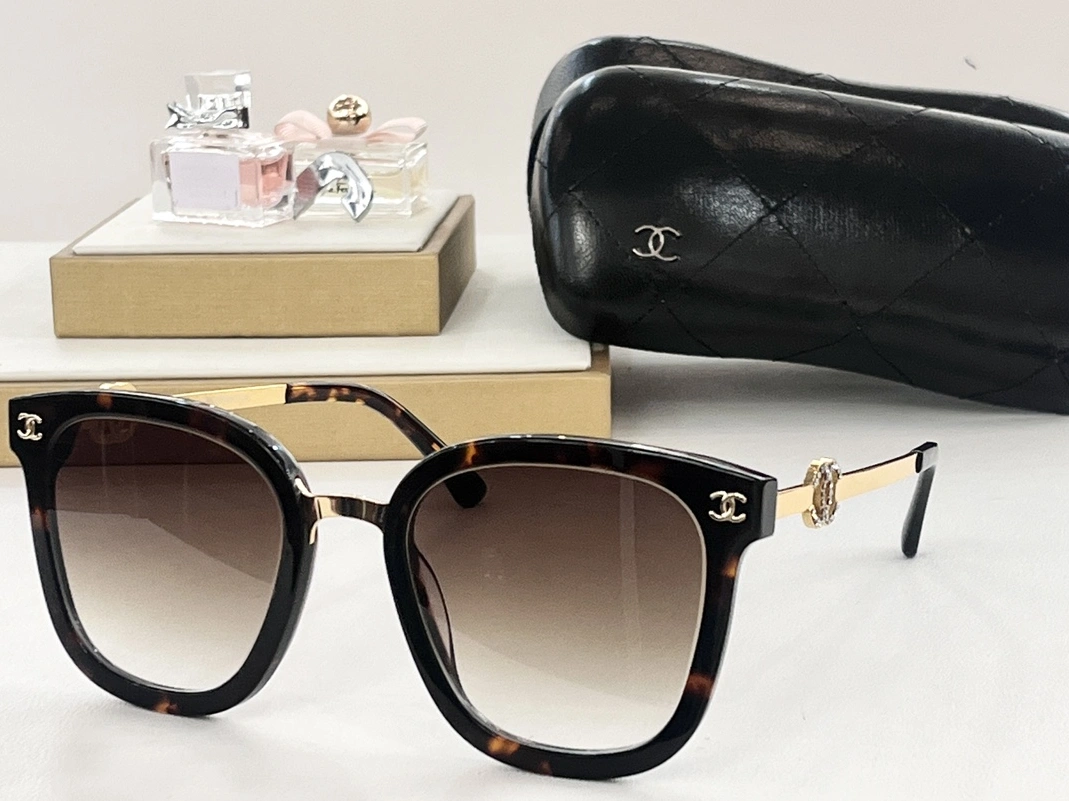Minimalist 1635 Chanel AAA Quality Sunglasses