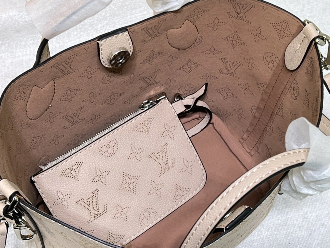 Minimalist 1709 Louis Vuitton AAA Quality Handbags For Women