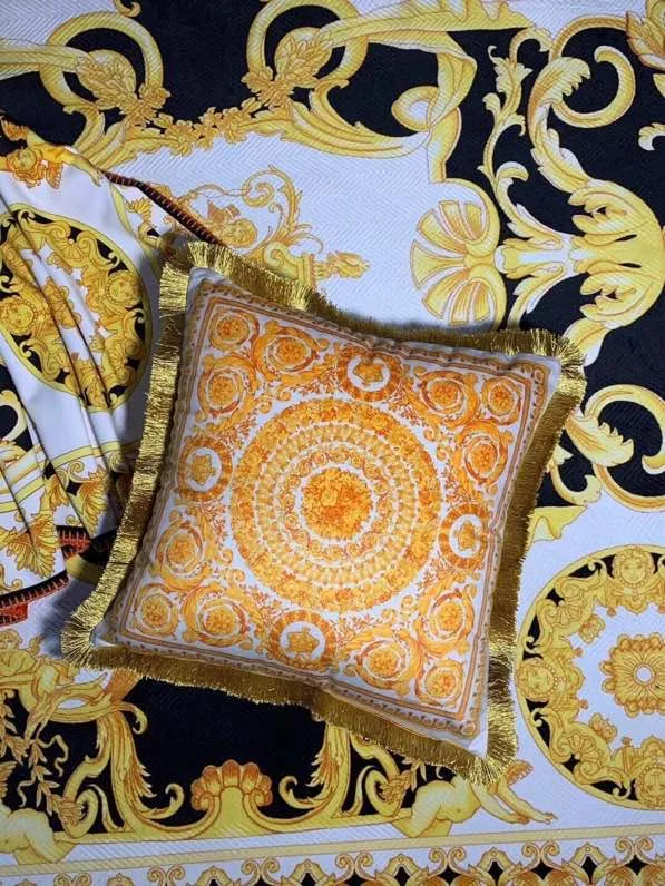 Minimalist 1715 Versace Cushion