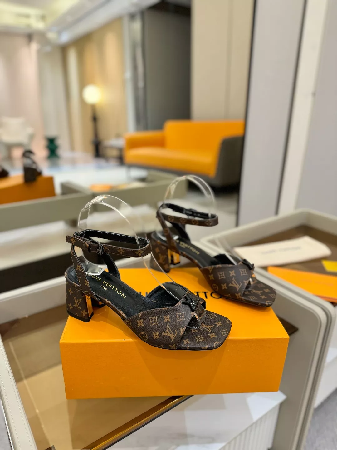 Minimalist 2010 Louis Vuitton Sandal For Women