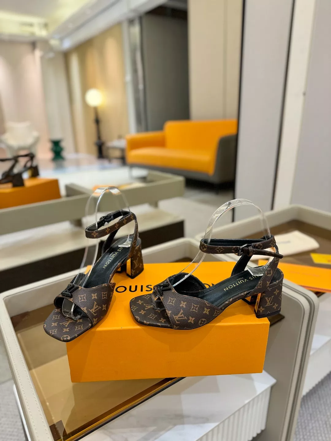 Minimalist 2010 Louis Vuitton Sandal For Women