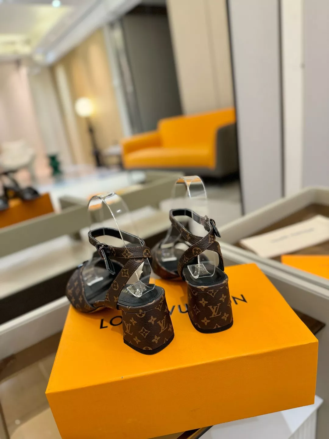 Minimalist 2010 Louis Vuitton Sandal For Women