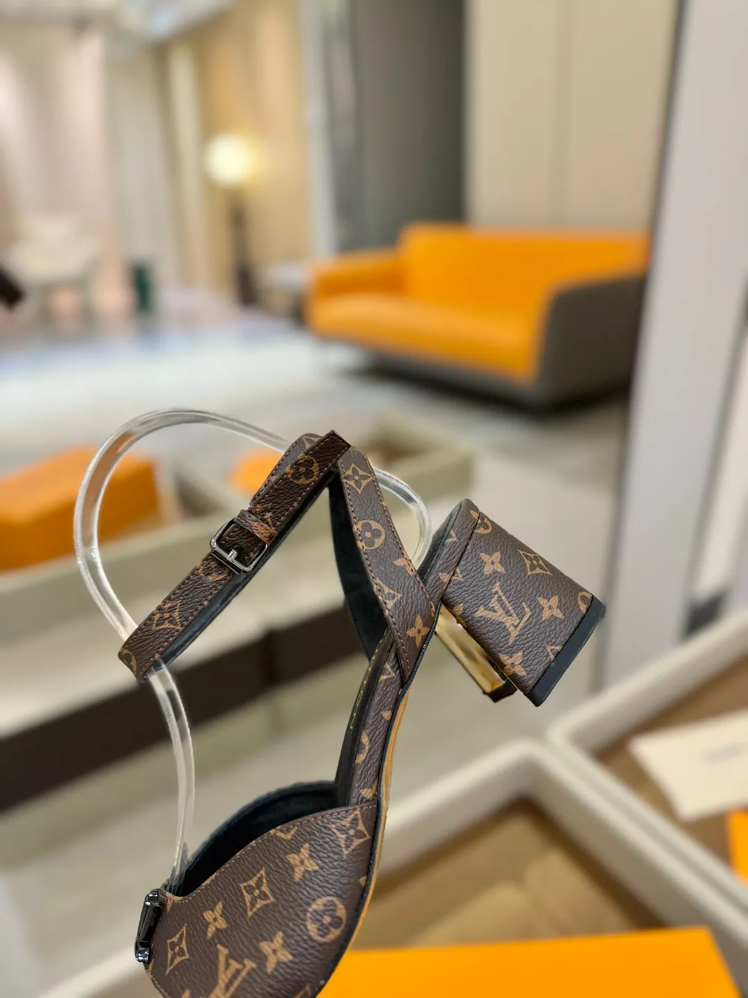 Minimalist 2010 Louis Vuitton Sandal For Women