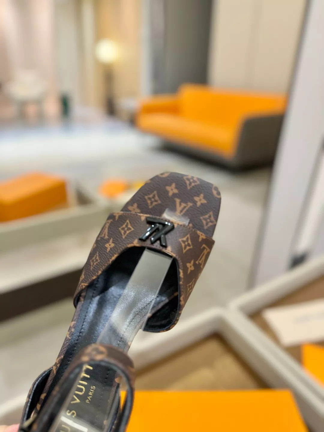 Minimalist 2010 Louis Vuitton Sandal For Women