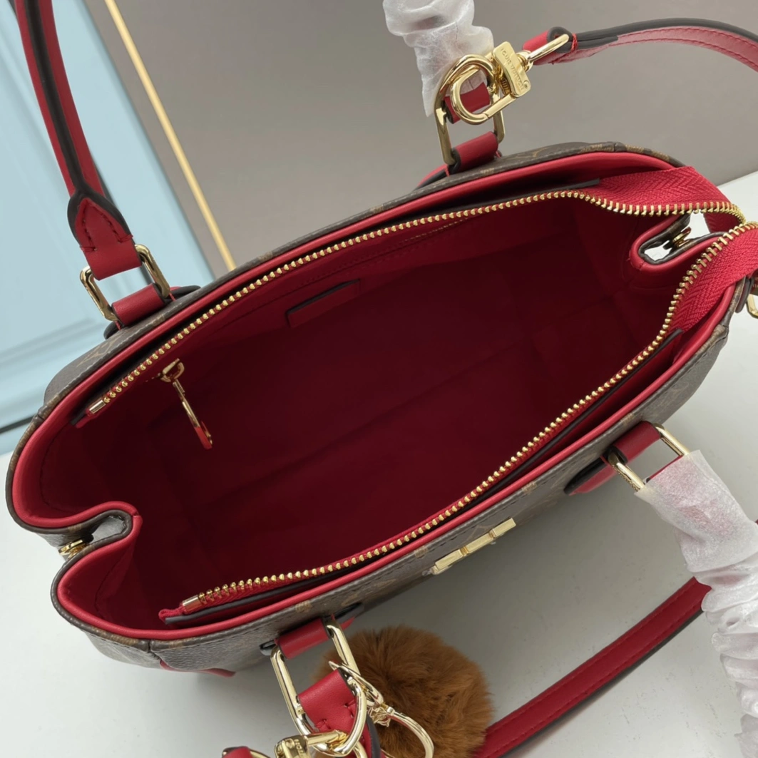 Minimalist 2056 Louis Vuitton AAA Quality Handbags For Women