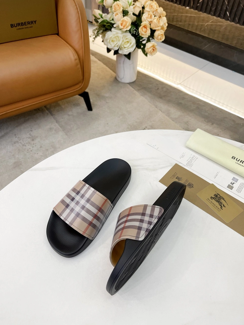 Minimalist 2058 Burberry Slippers For Men