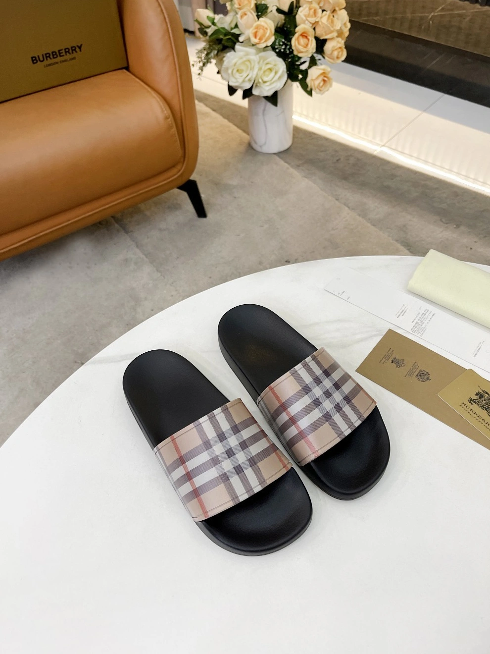 Minimalist 2058 Burberry Slippers For Men