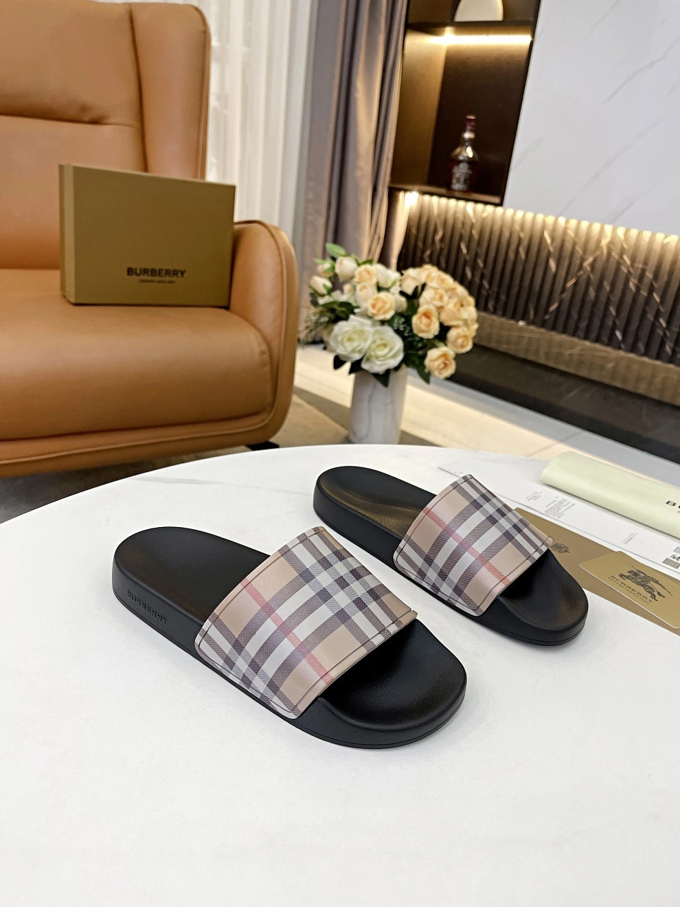Minimalist 2058 Burberry Slippers For Men