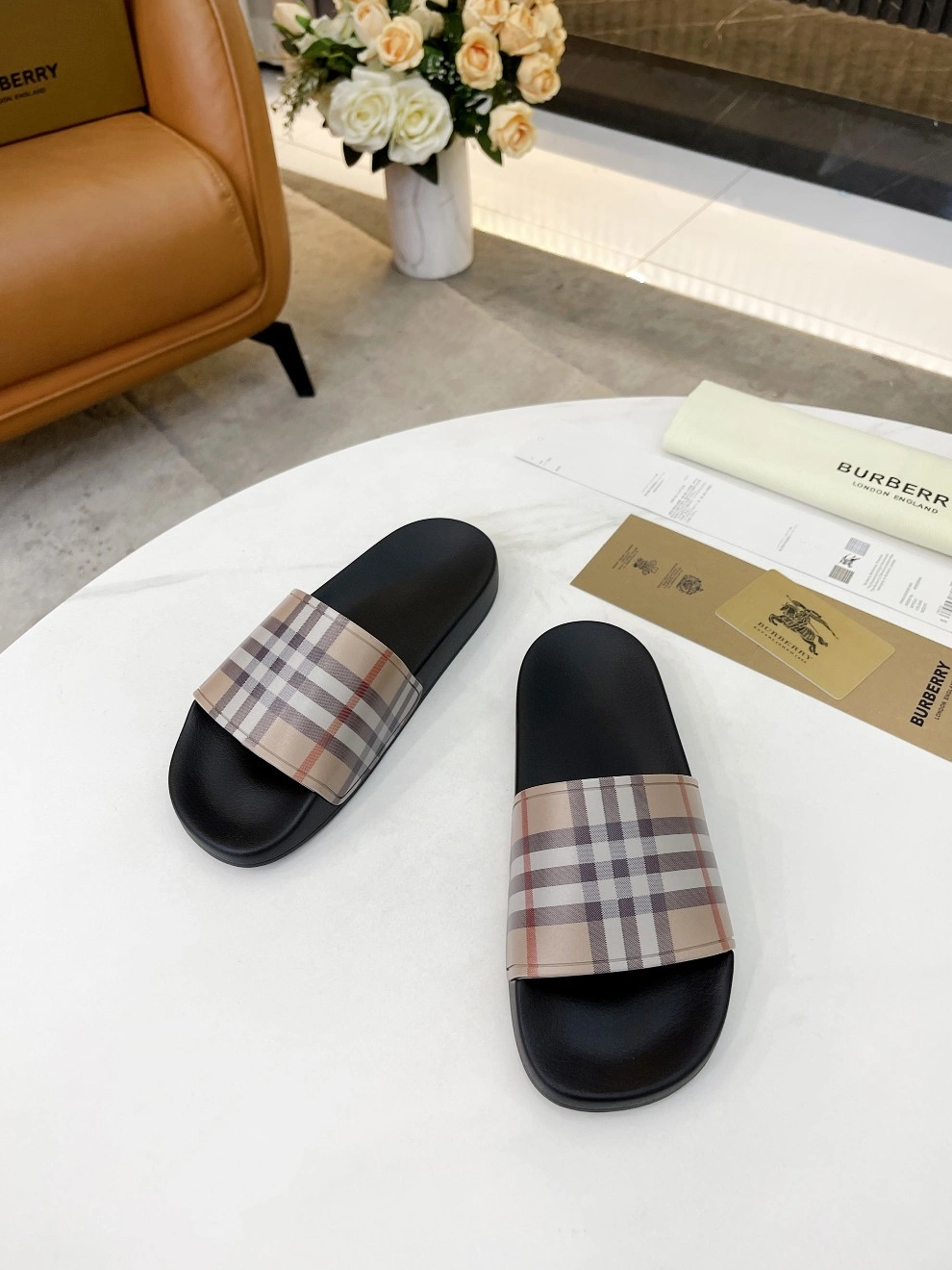 Minimalist 2058 Burberry Slippers For Men