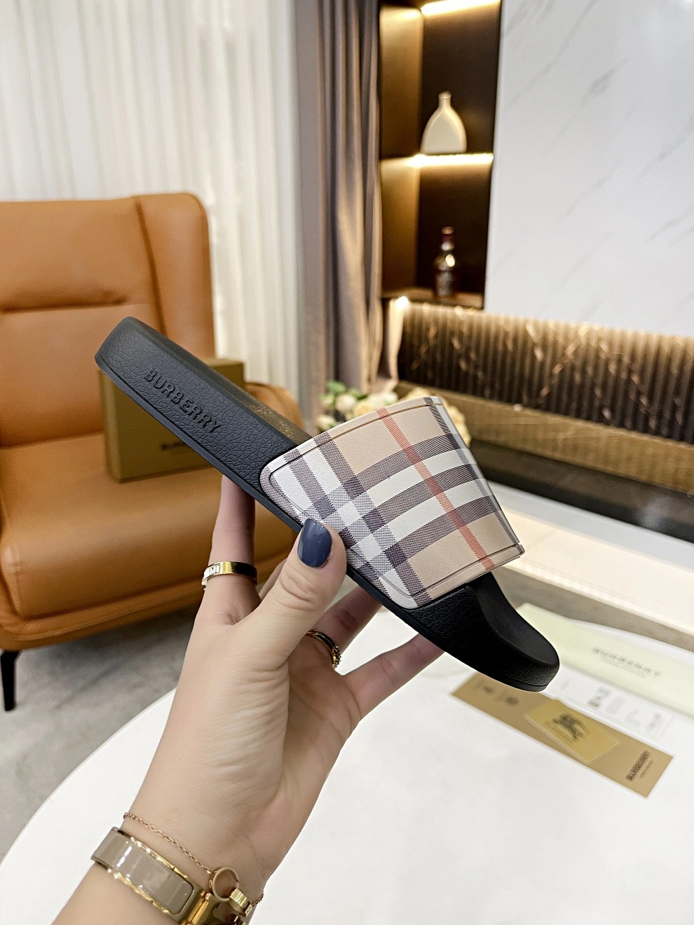 Minimalist 2058 Burberry Slippers For Men