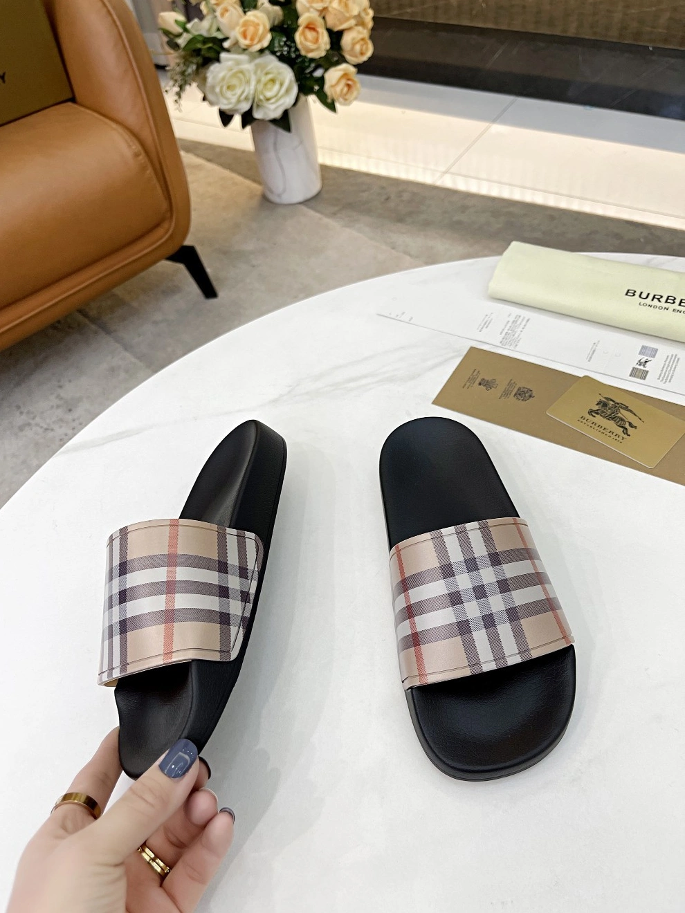 Minimalist 2058 Burberry Slippers For Men