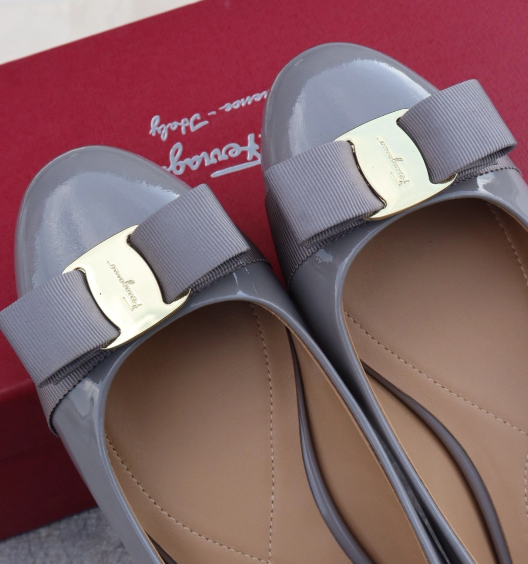Minimalist 2058 Salvatore Ferragamo Flat Shoes For Women